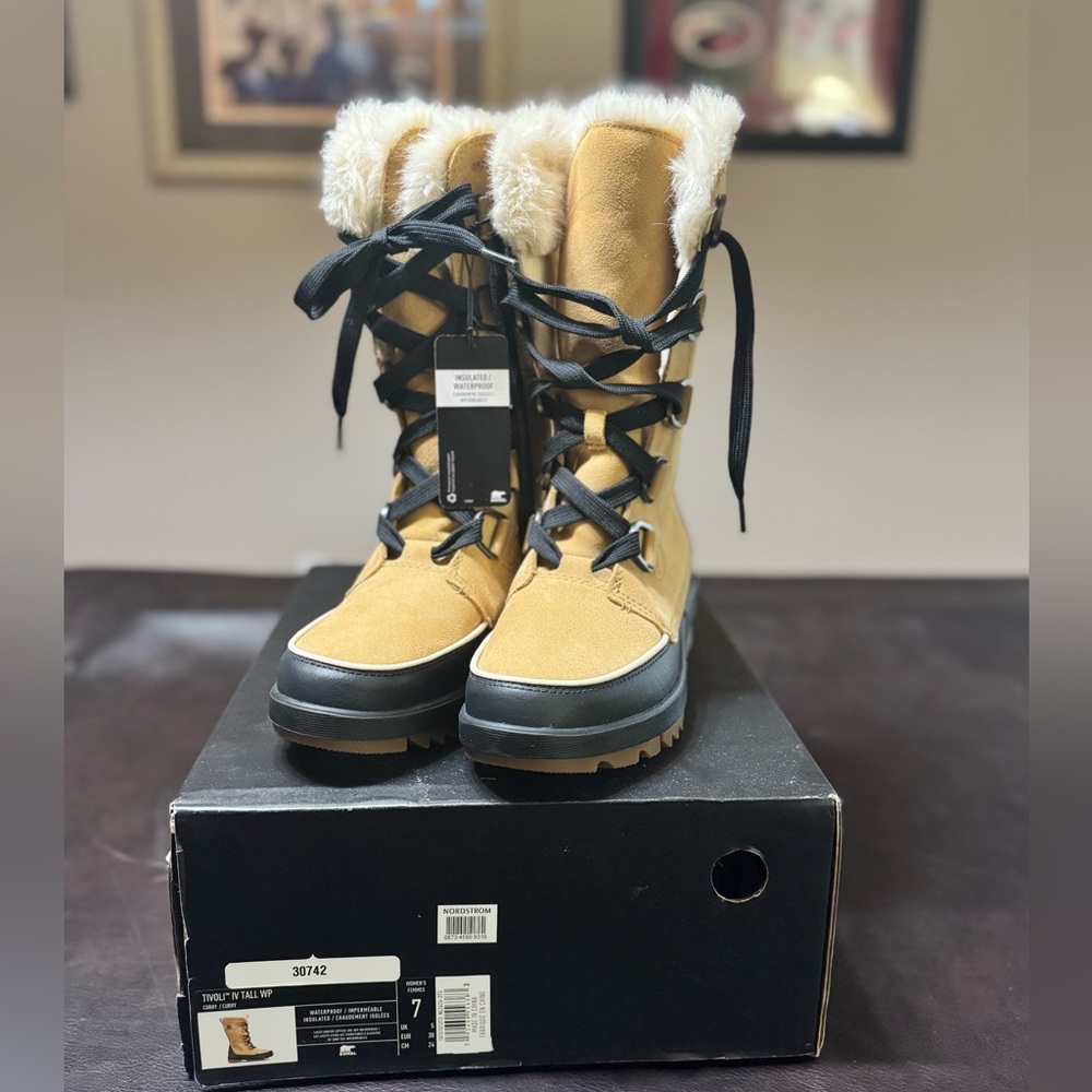 Sorel Tivoli IV Tall Insulated/Waterproof Tan and Black Winter Boots w/Faux Fur